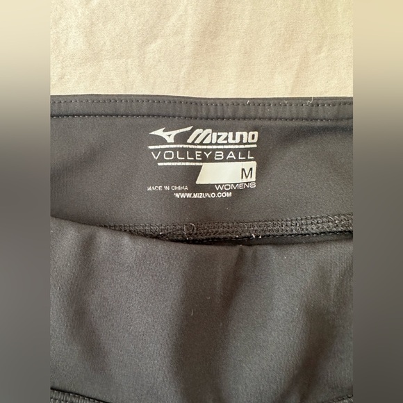 Women’s Mizuno volleyball shorts - Picture 3 of 5